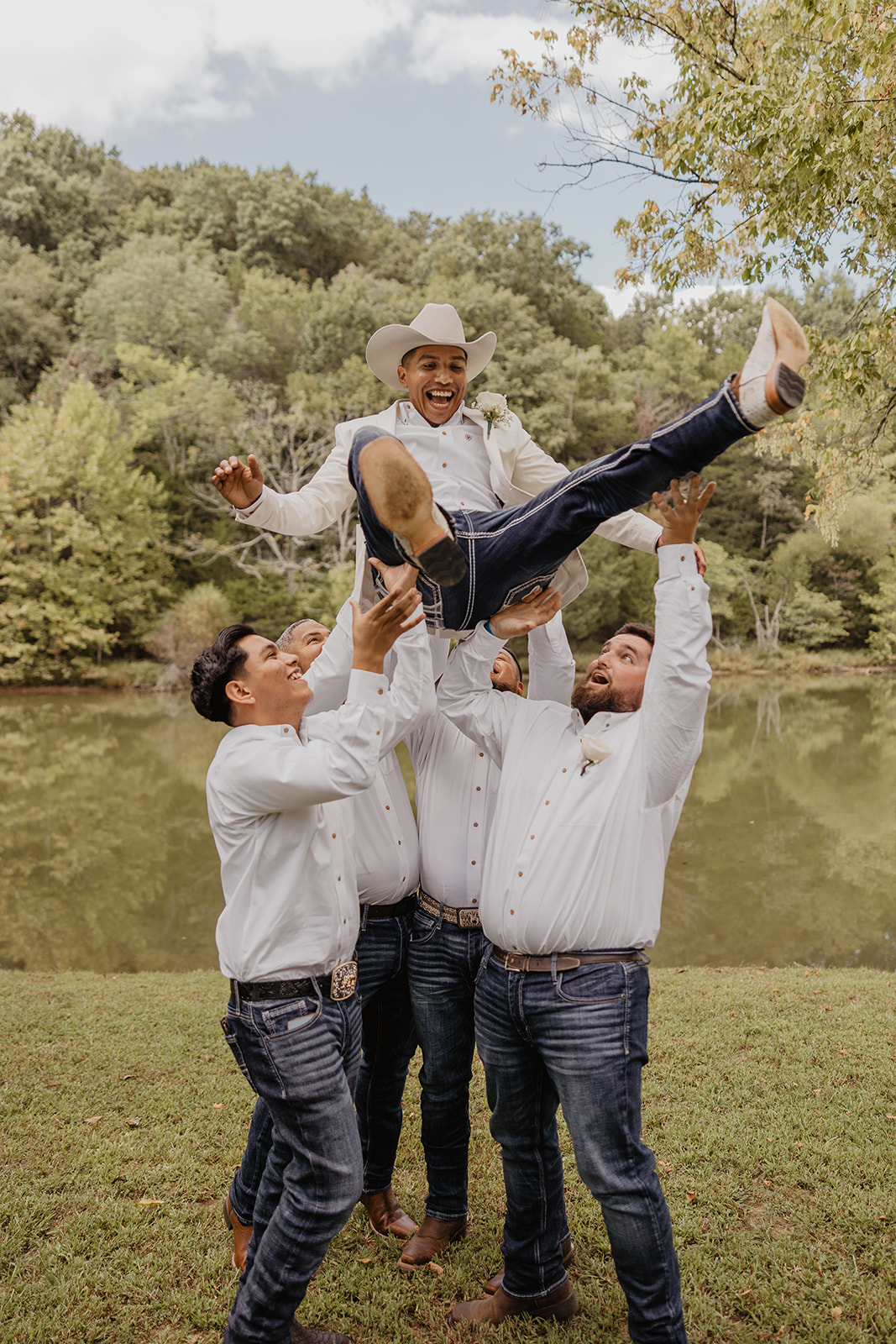 31 Must-Have Wedding Pose Ideas for Your Wedding Day | TN Wedding Photographer