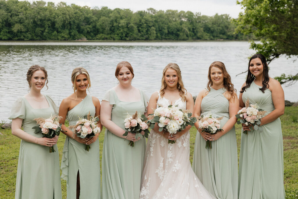 picture of the bride and her friends before the elegant wedding ceremony