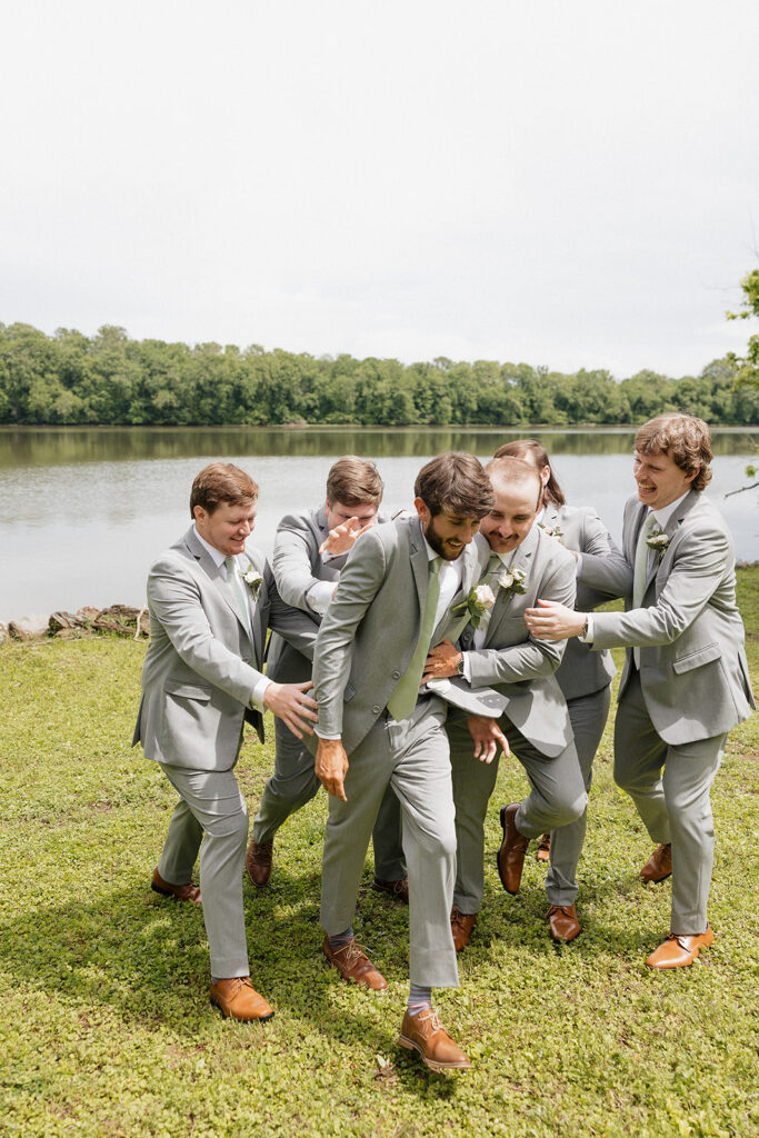 fun picture of the groom and his friends before the wedding ceremony 