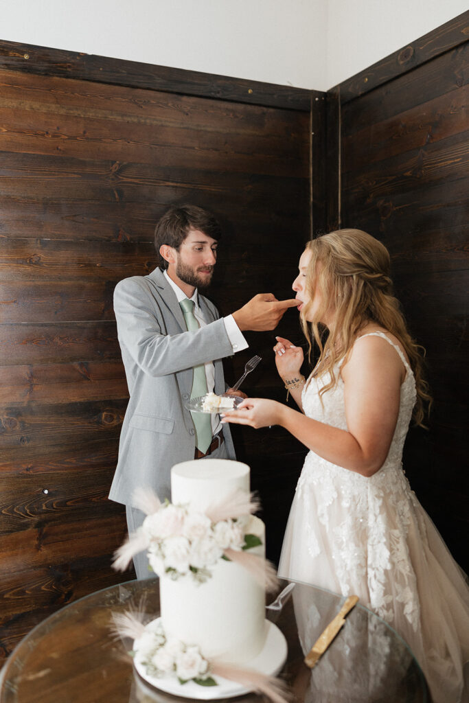 couple trying their wedding cake 