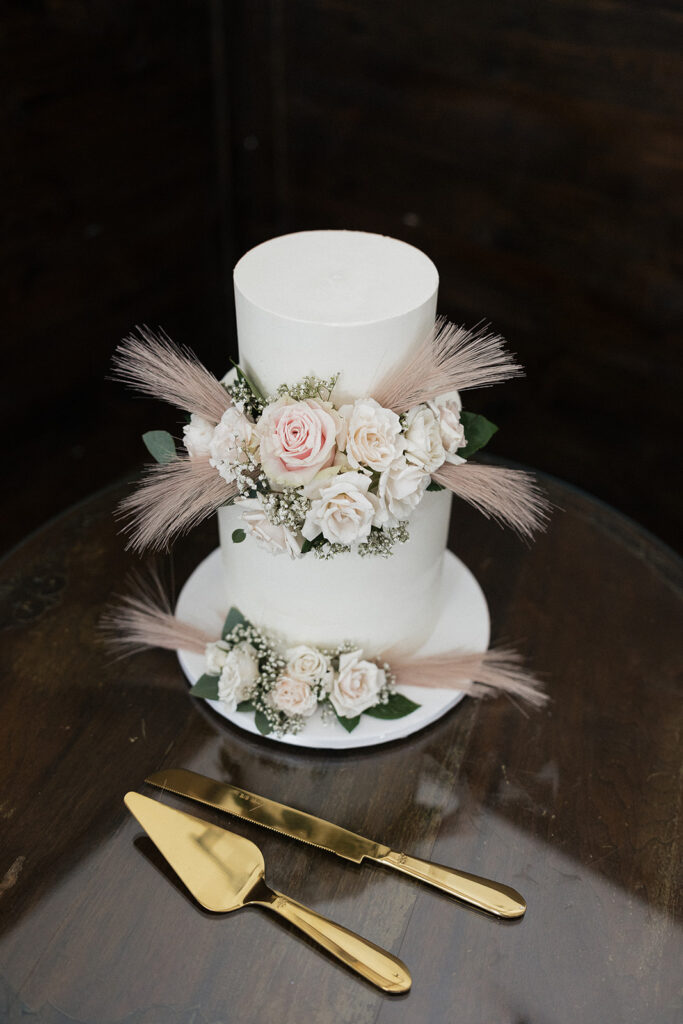 elegant wedding day cake