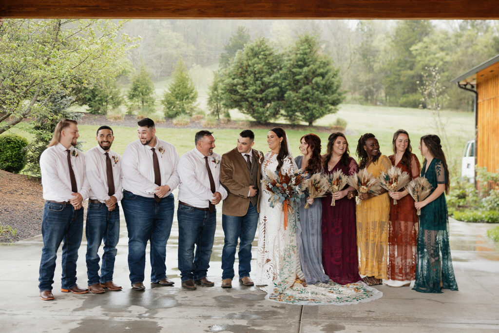 bride and groom with their bridesmaids and groomsmen