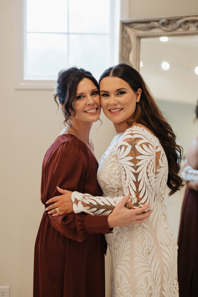 bride and her mother hugging 