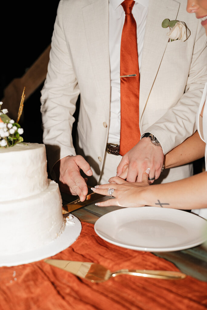 cute coupe cutting their cake at the reception party