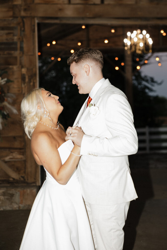 newlyweds dancing looking at each other 