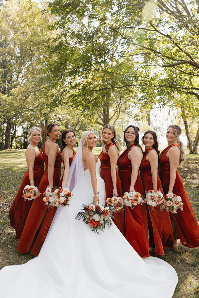 cute picture of the bride and her bridesmaids