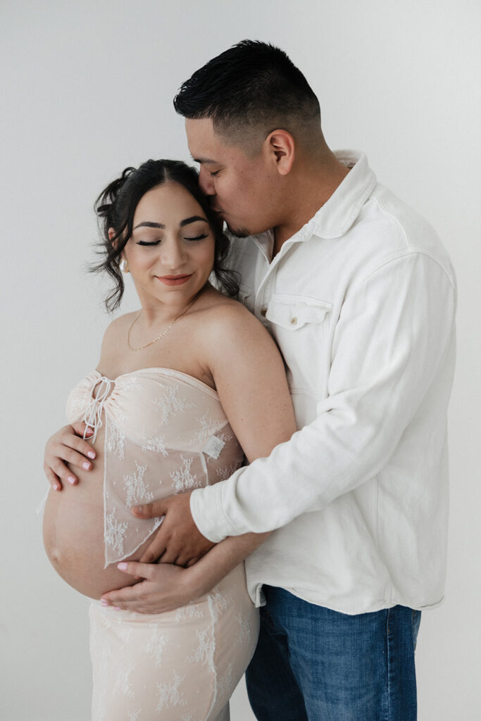 husband kissing his wife during their photoshoot