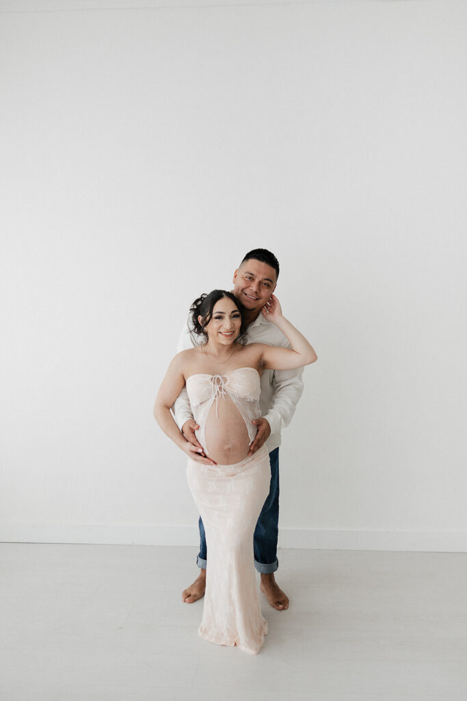 chill maternity session in nashville