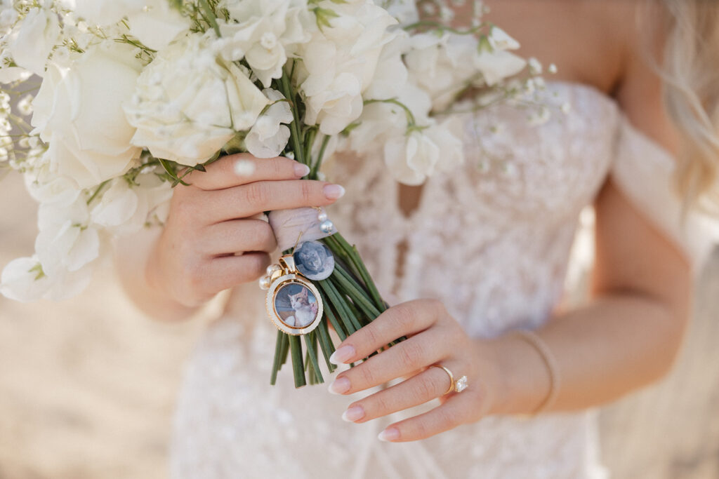 stunning elegant wedding bouquet