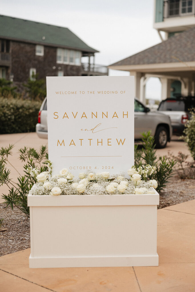 stunning ceremony decor