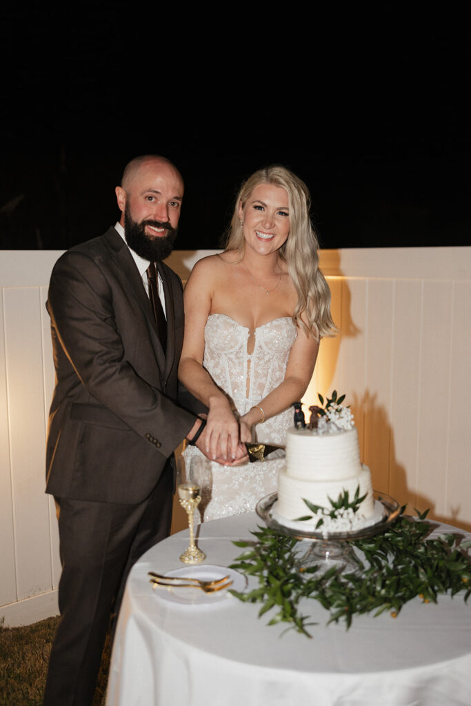 bride and groom cutting their beautiful wedding cake