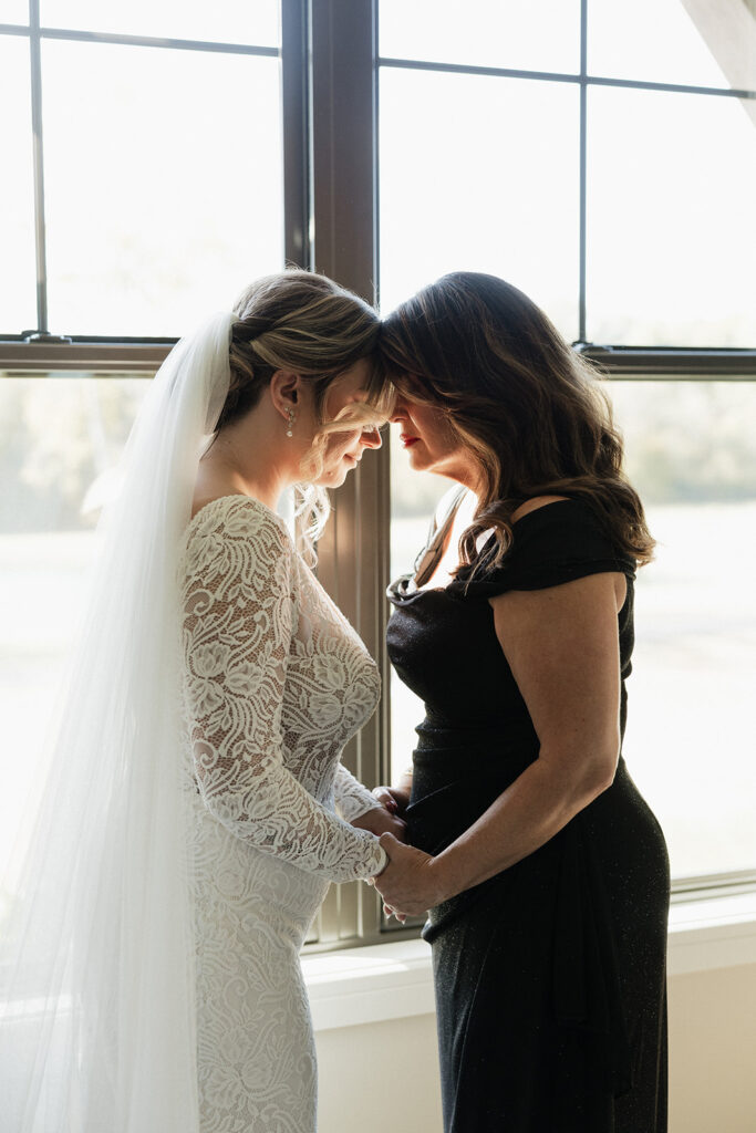 picture of the bride and her mom before the ceremony