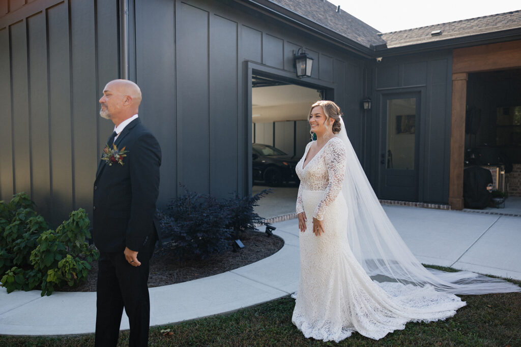bride first look with her dad