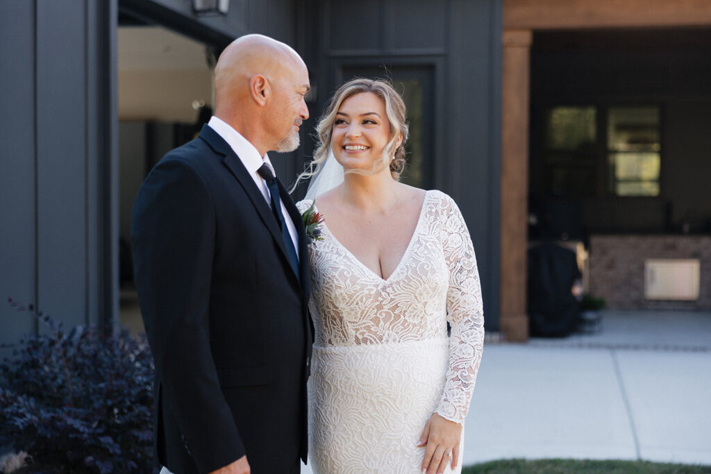 cute portrait of the bride and her dad