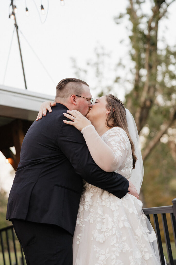 couple kissing before heading to their ceremony