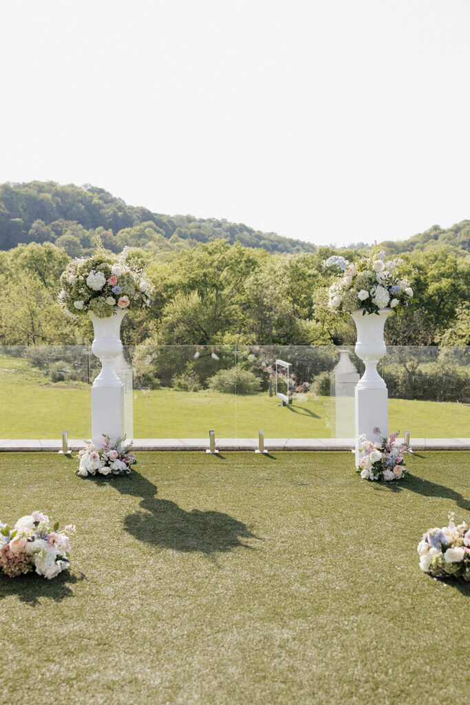 stunning ceremony decor