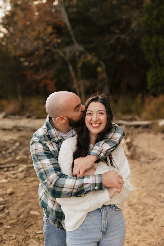 couple hugging during their photoshoot