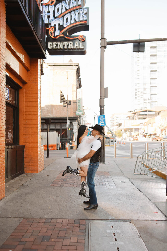 The Best Downtown Nashville Photo Locations (and When to Shoot to Avoid the Chaos)