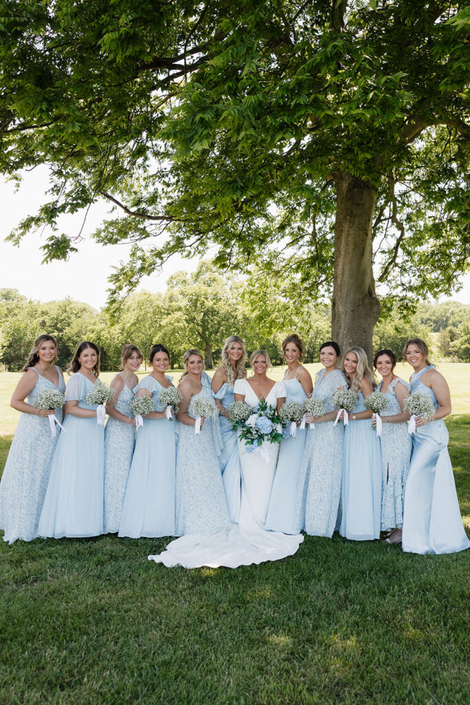 cute picture of the bride and her bridesmaids